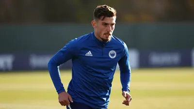 Former Scotland captain Scott Brown says St Johnstone must keep their forwards fit to secure their Premiership status...